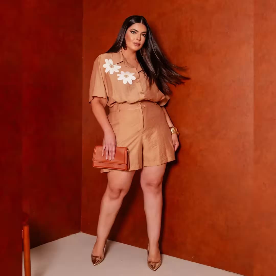Conjunto Feminino Plus Size Verão Blusa Manga Curta + Shorts Ref 12980 Off White CARAMELO
