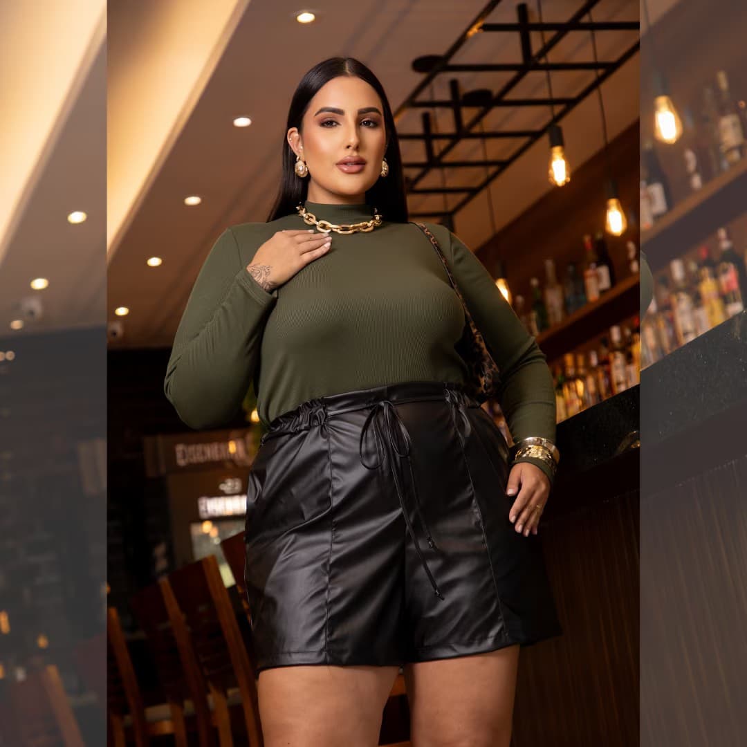 Shorts Feminino Plus Size Courino Ref 206901 Marrom PRETO