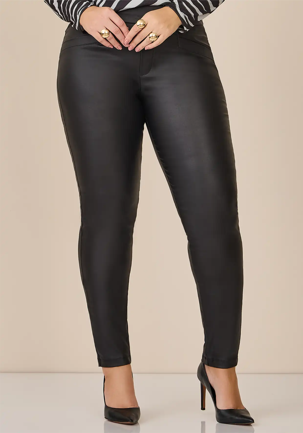 CALCA FEMININA PLUS SIZE SKINNY RESINADA 51140088 REALIST PRETO 46 PRETO