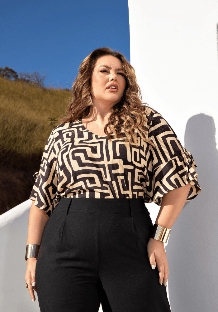 BLUSA FEMININA MANGA CURTA PLUS SIZE 700869 BEGE PRETO 46 JOIN CURVES BEGE PRETO
