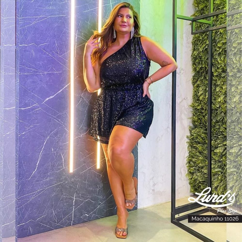 macaquinho paetê preto plus size