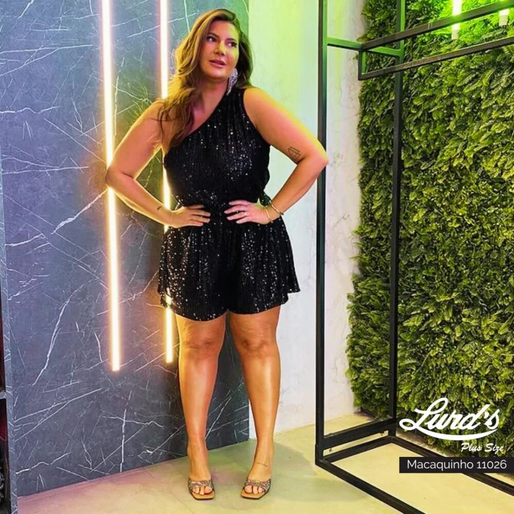 macaquinho curto paetê plus size