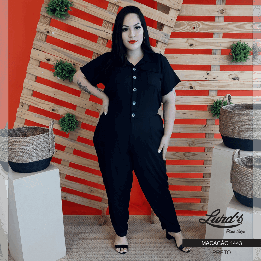 Macacão Feminino Plus Size Manga Curta Preto - 54