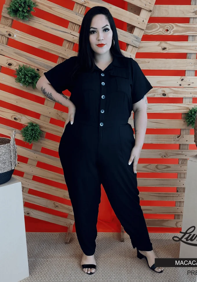Macacão Feminino Plus Size Manga Curta Preto - 54