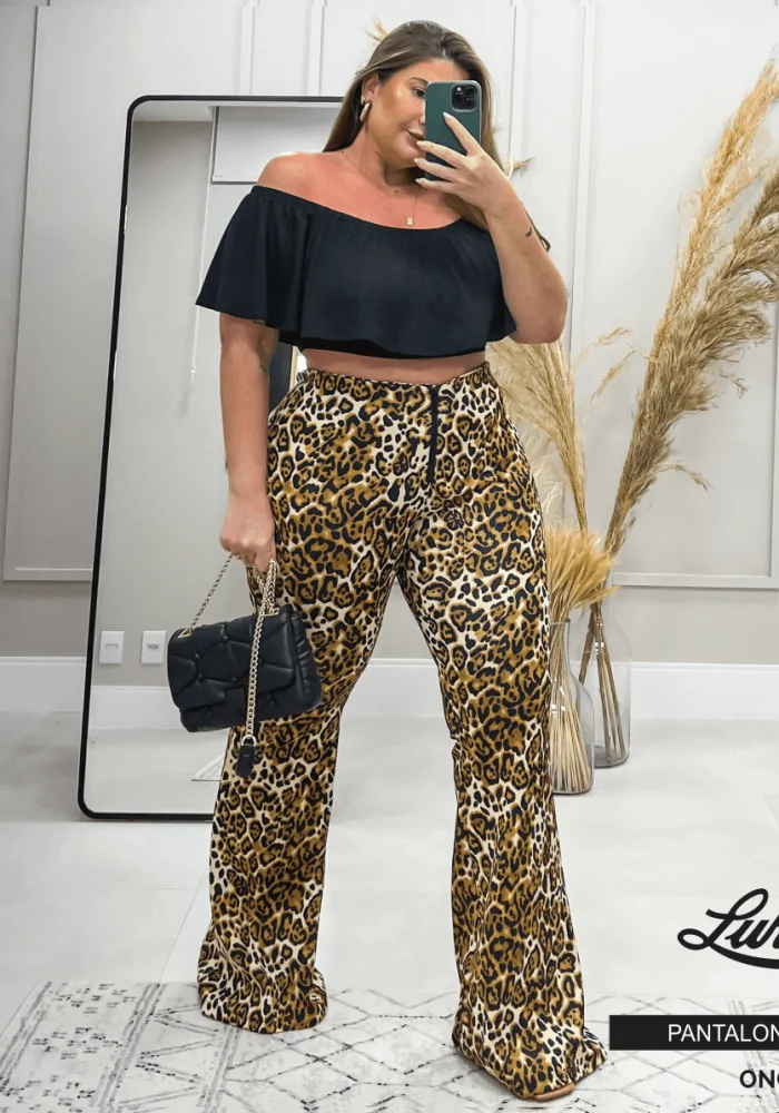 Calça Flare Feminina Plus Size Oncinha - 48