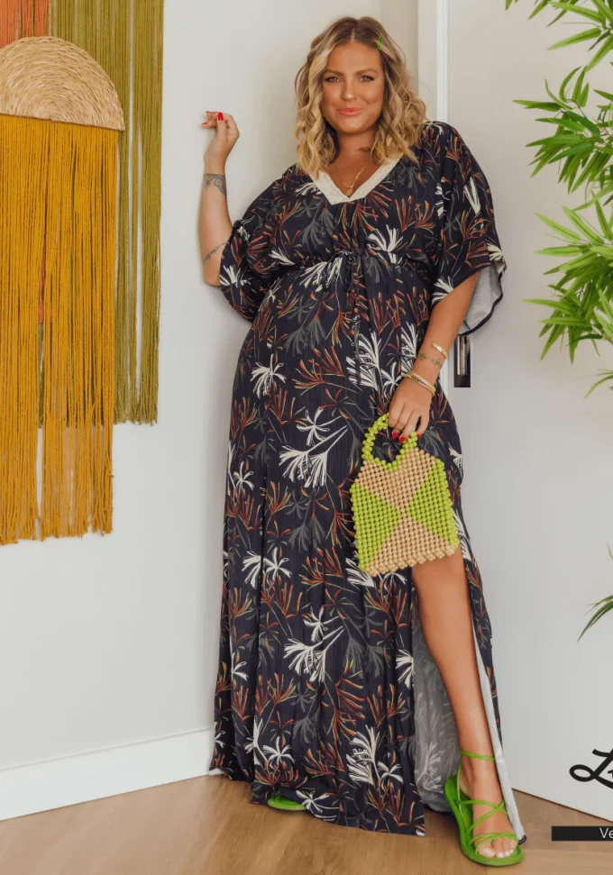 Vestido Longo Plus Size Manga Curta Estampa Preto - 52