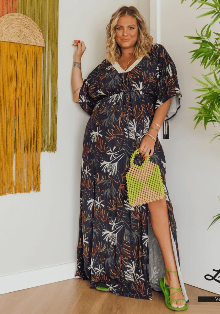 Vestido Longo Plus Size Manga Curta Estampa Preto - 52