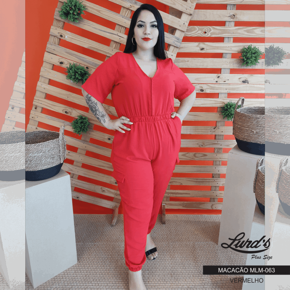 Macacão Feminino Plus Size Manga Curta Vermelho