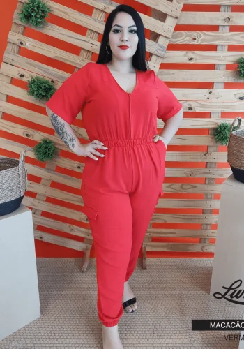 Macacão Feminino Plus Size Manga Curta Vermelho