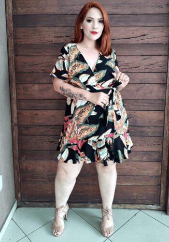Vestido Curto Plus Size Manga Curta Preto - 50