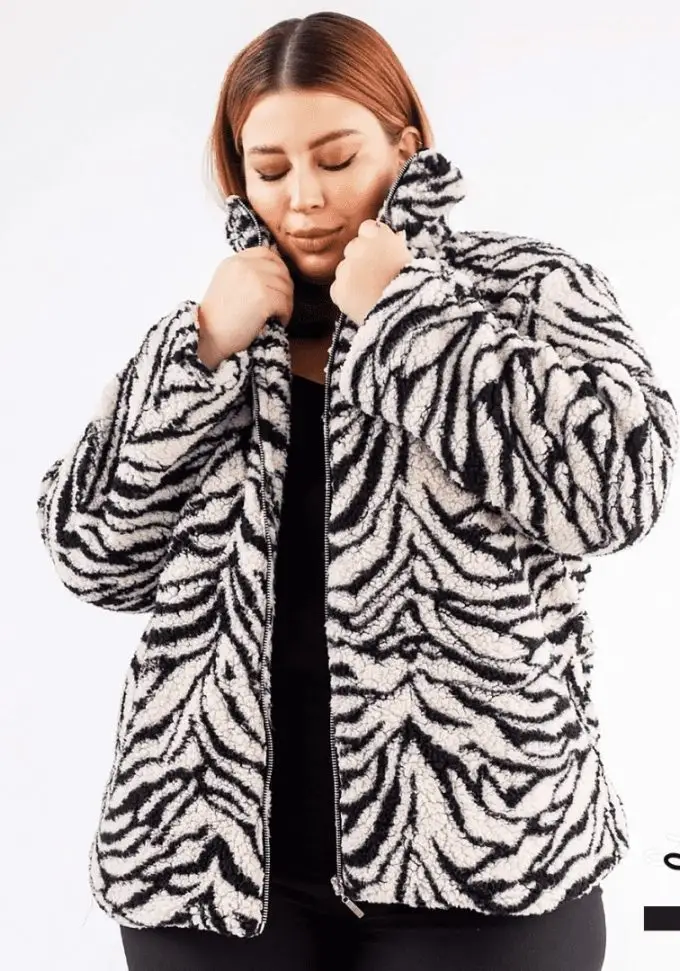 Casaco Feminino Plus Size Teddy Animal Print - 48