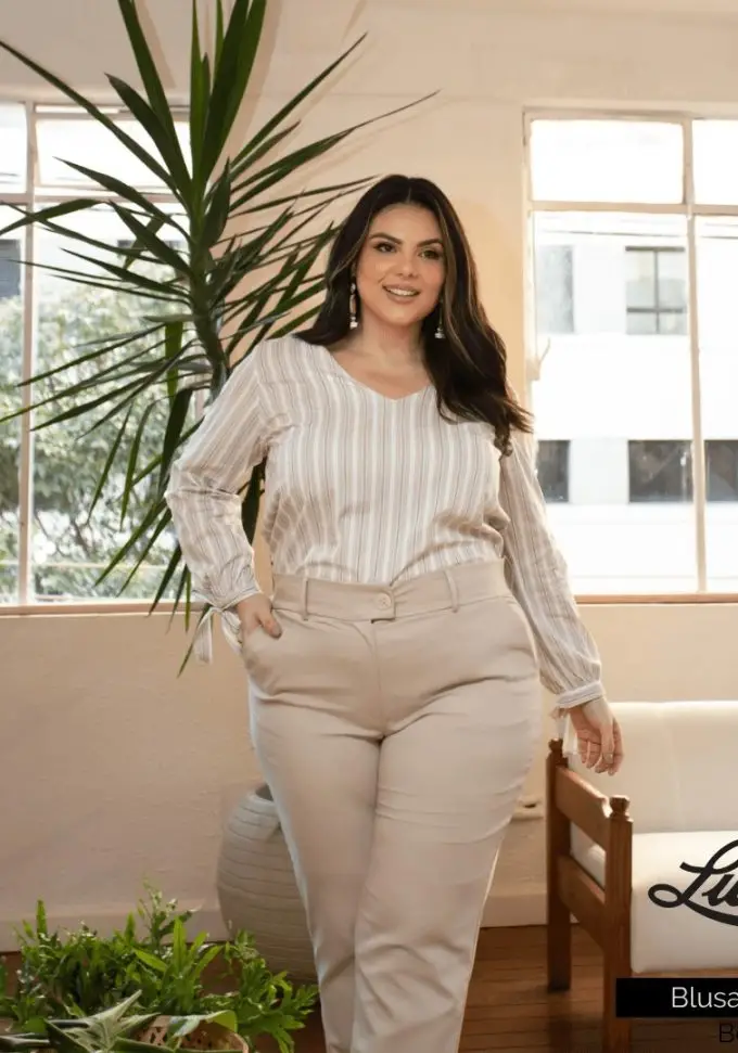 Blusa Feminina Plus Size Manga Longa Ref 700597 Bege - 46
