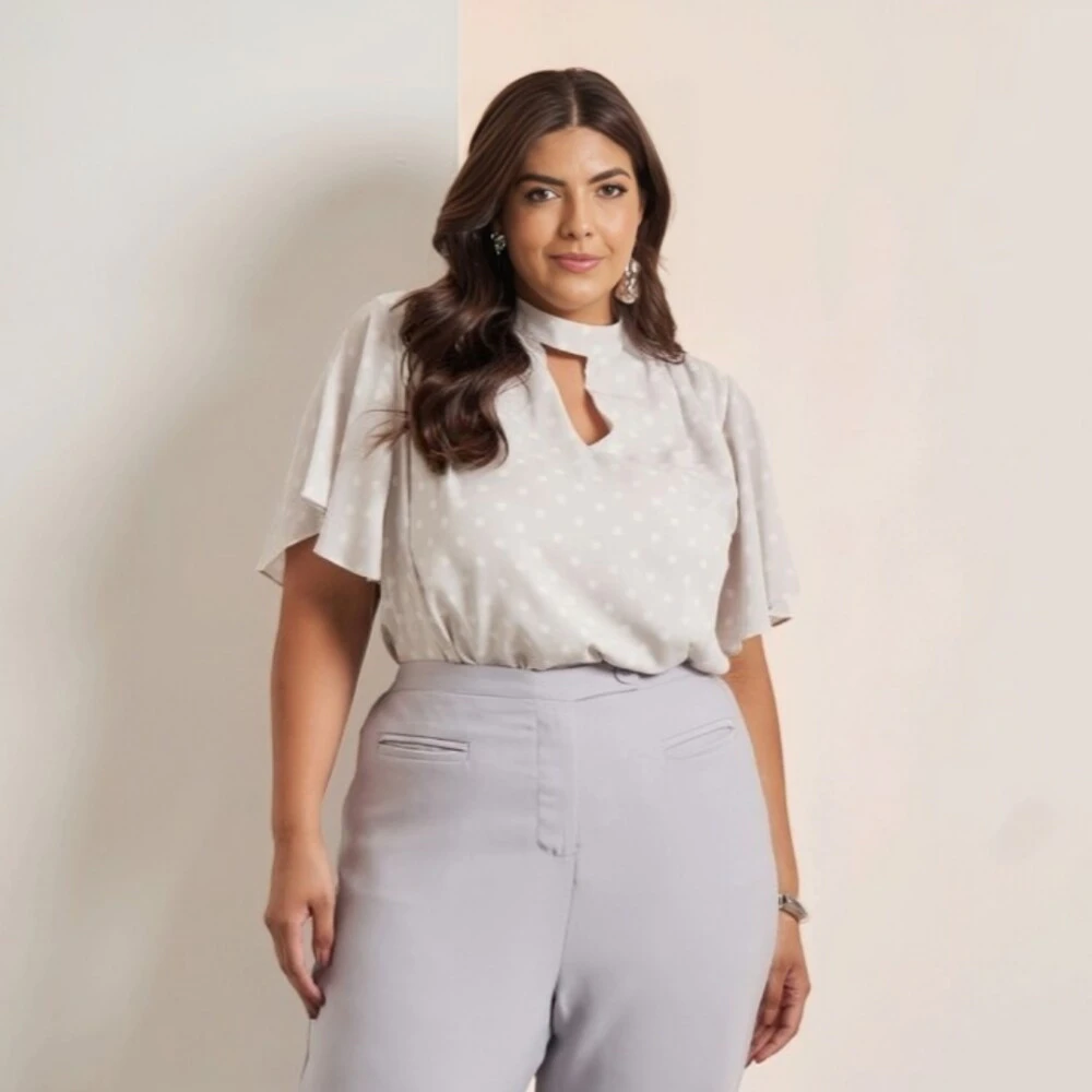 Blusa Feminina Plus Size Manga Curta Ref 3969 Poá Cinza - 48