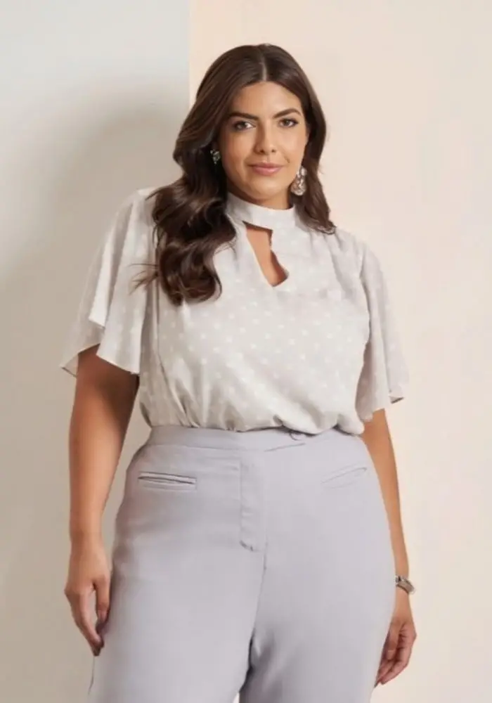Blusa Feminina Plus Size Manga Curta Ref 3969 Poá Cinza - 46