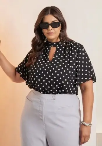 Blusa Feminina Plus Size Manga Curta Ref 3969 Poá Preto - 46