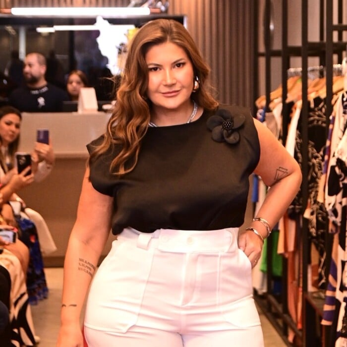 Blusa Feminina Plus Size Manga Curta Ref 12378 Preto - 50