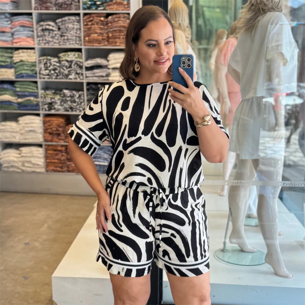 Alternative view of Conjunto Feminino Plus Size Blusa + Shorts Ref. 12346 Estampa Preto