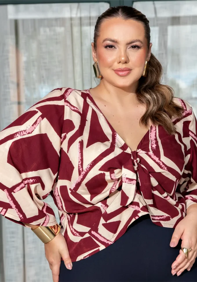 Blusa Feminina Plus Size Manga Curta Ref 700817 Estampa Vinho - 48