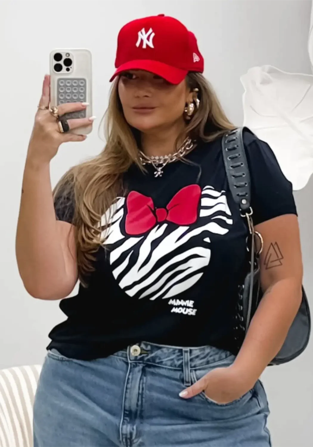 T-shirt Feminina Plus Size Manga Curta DISNEY-012 Preto CAMILA