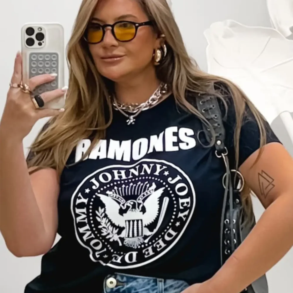 T-Shirt Feminina Plus Size Manga Curta RAMONES Preto BIA - 58