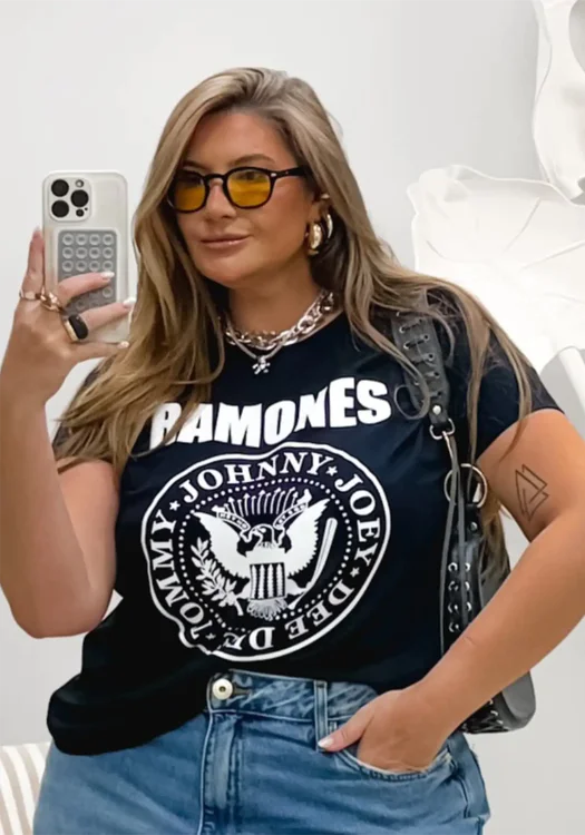T-Shirt Feminina Plus Size Manga Curta RAMONES Preto