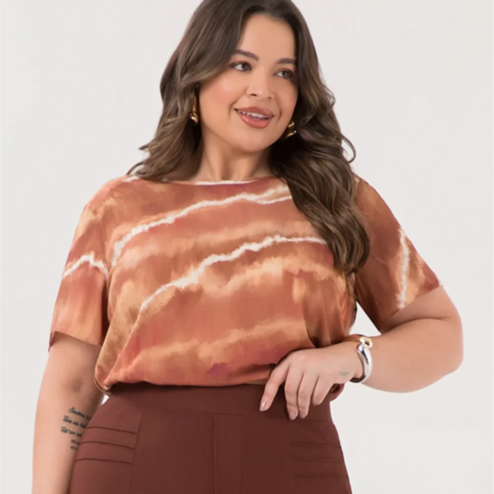 Blusa Feminina Plus Size Manga Curta ref C0316 Estampa Marrom - 46