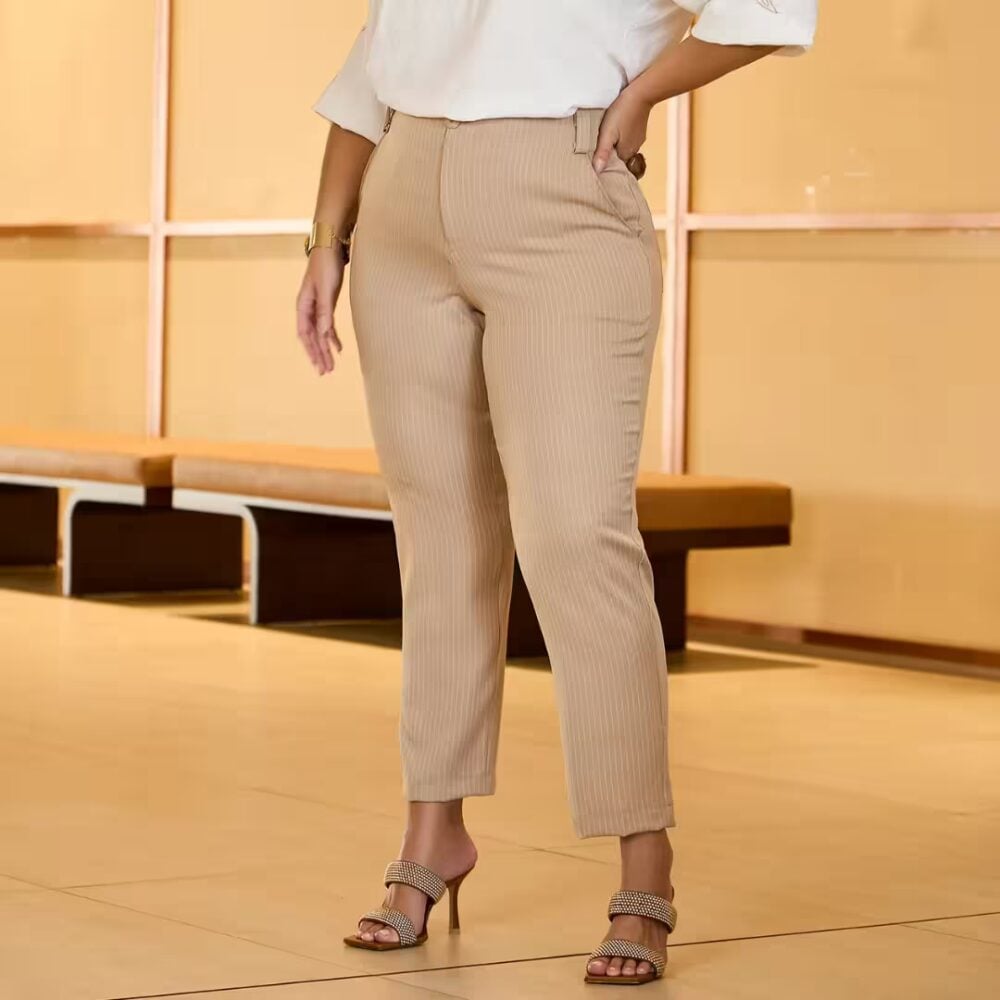 Alternative view of Calça Feminina Cigarrete Plus Size Ref 53140060 Bege