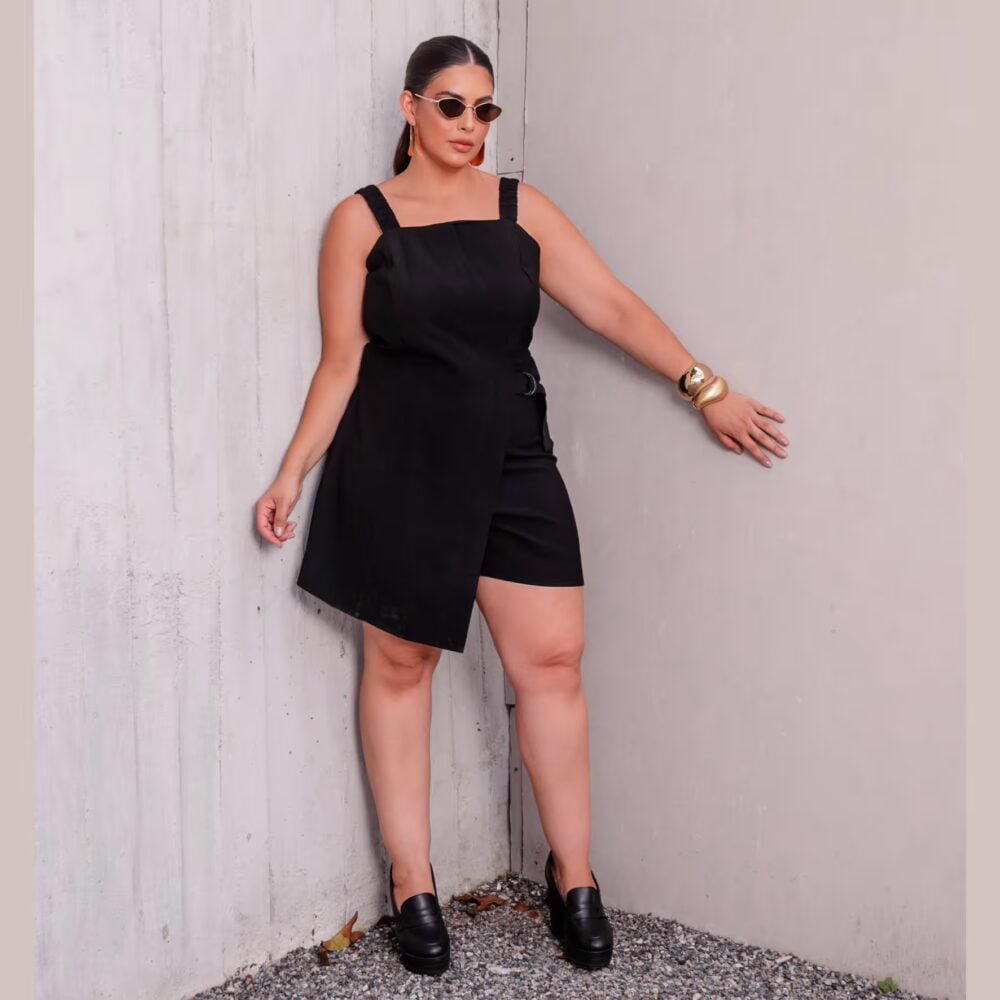 Macaquinho Feminino Sem Manga Plus Size Ref 900887 Cor Preta