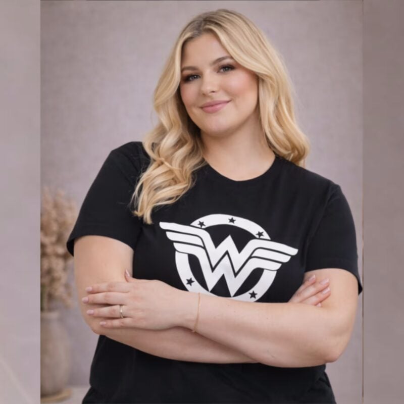 T-Shirt Feminina Plus Size Manga Curta Maravilha 