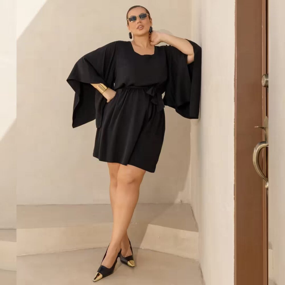 Vestido Plus Size Preto com Mangas Ref 900892 Preto