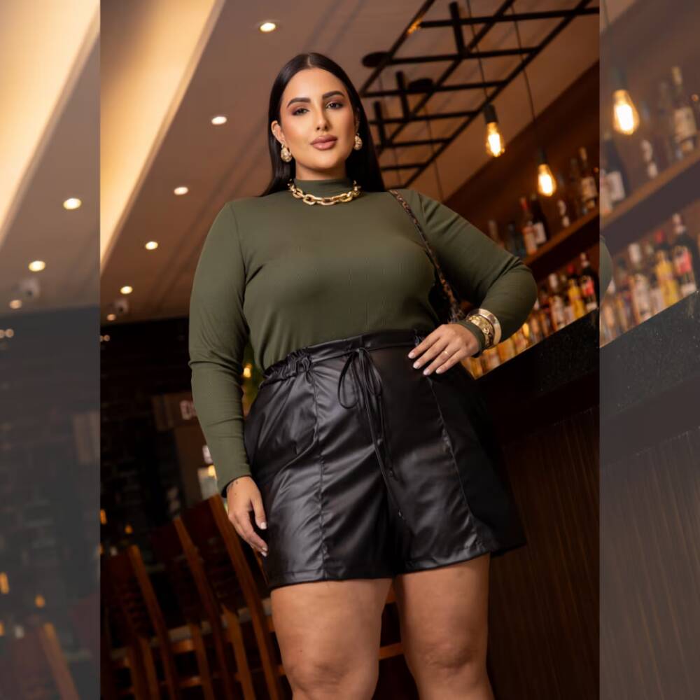 Alternative view of Shorts Feminino Plus Size Courino Ref 206901 Preto
