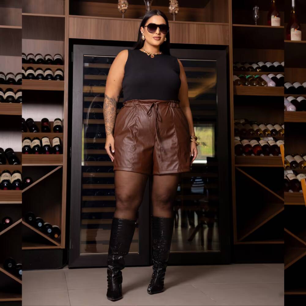 Alternative view of Shorts Feminino Plus Size Courino Ref 206901 Marrom
