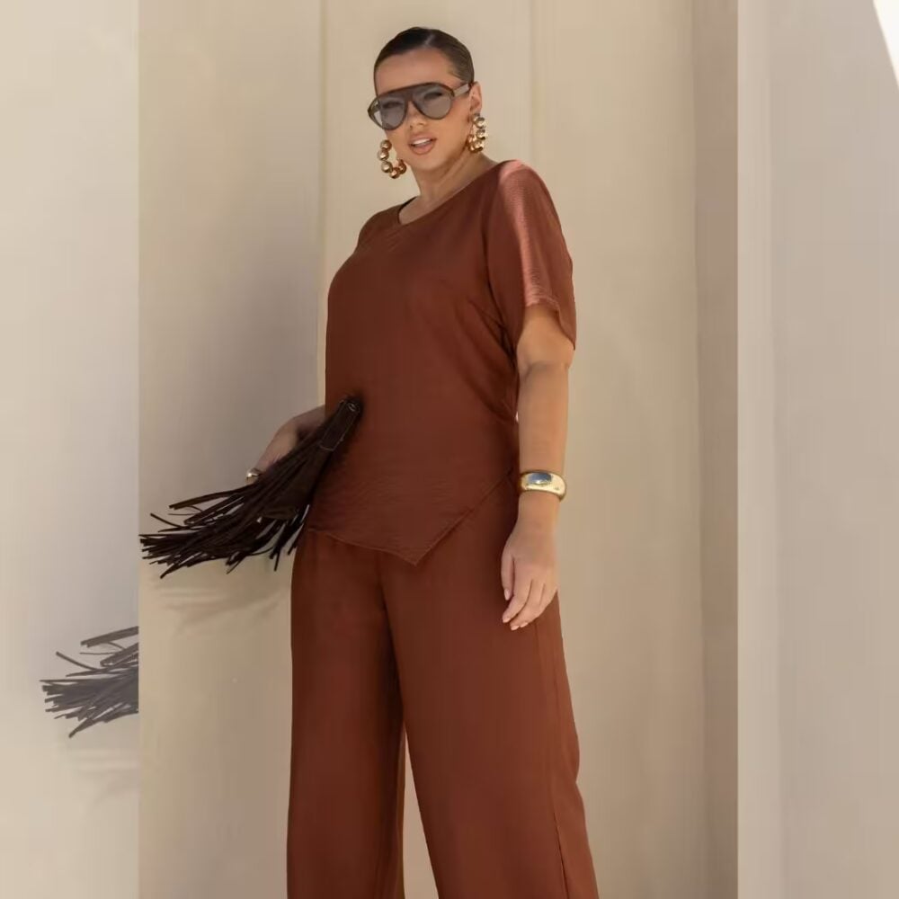 Alternative view of Conjunto Feminino Plus Size Blusa Manga Curta + Calça Ref 700944 Marrom