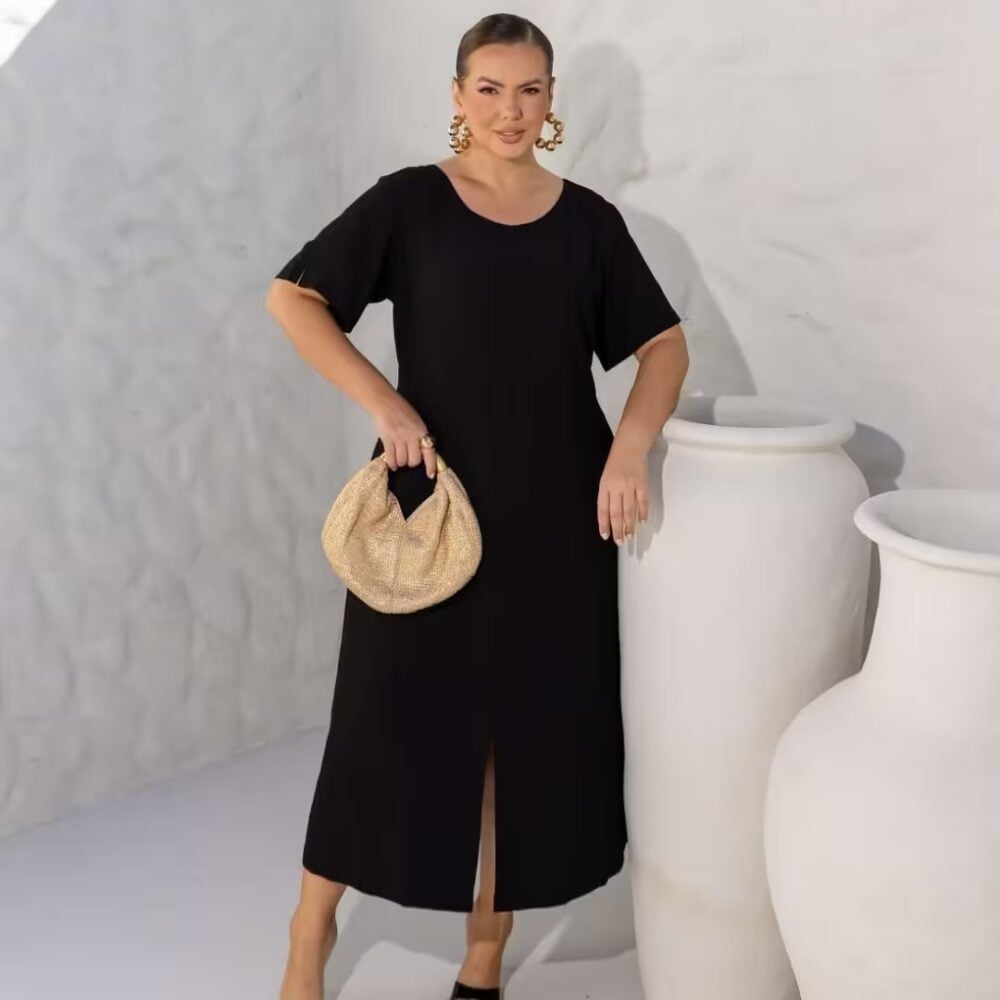 Vestido Feminino Plus Size Preto Com Manga Ref 900898